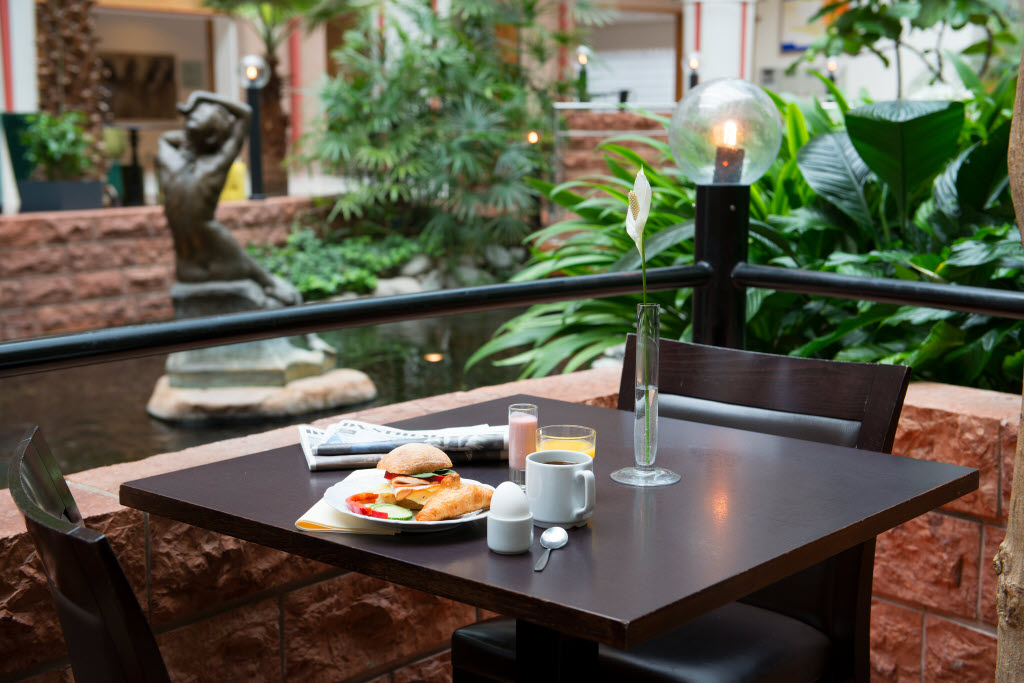 Copyright: Niklas Hagelbeck Infra-Upplands-vasby-Restaurant-Breakfast.jpg